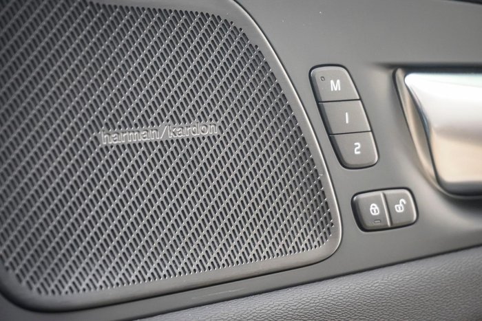 2025 Volvo XC60 Plus B5 Bright