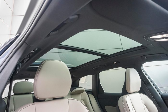 2025 Volvo XC60 Plus B5 Bright