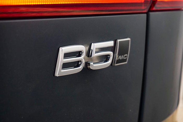 2025 Volvo XC60 Plus B5 Bright