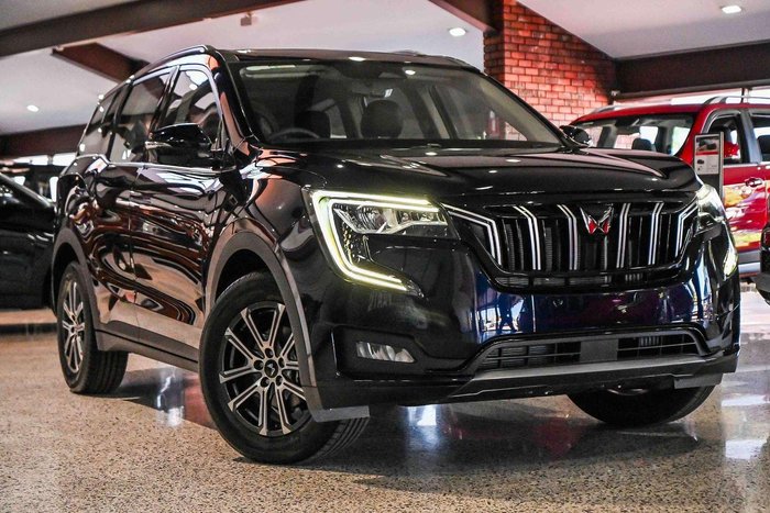 2025 Mahindra XUV700