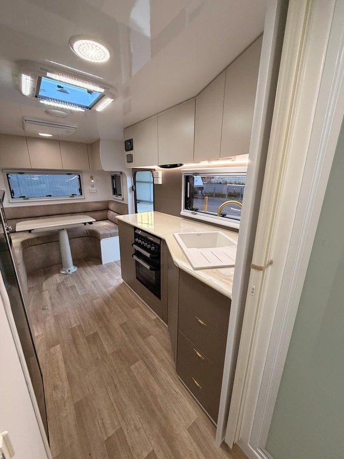 2026 Red Centre Newell Plus 226 Rear Club