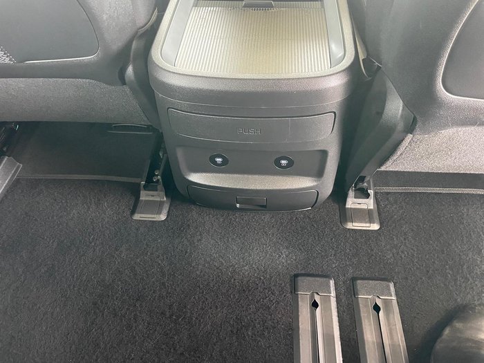 2025 Hyundai STARIA