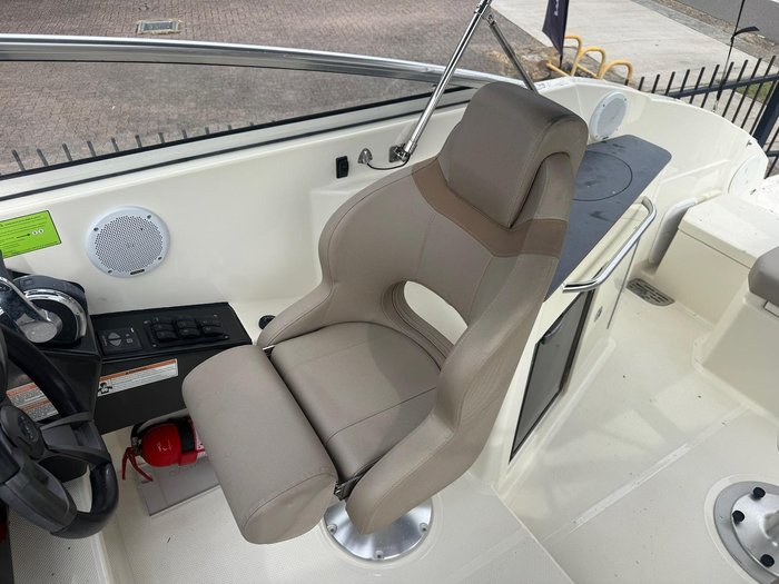 2017 Quicksilver 805 Cruiser
