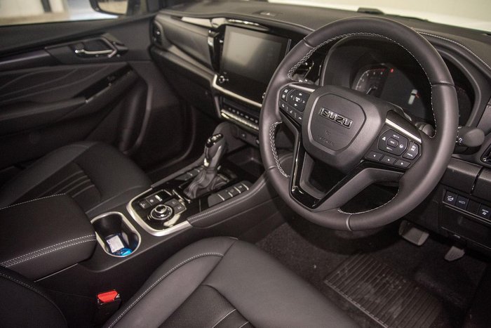 2026 Isuzu MU-X LS-T