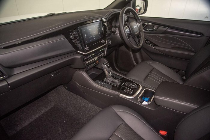2026 Isuzu MU-X LS-T