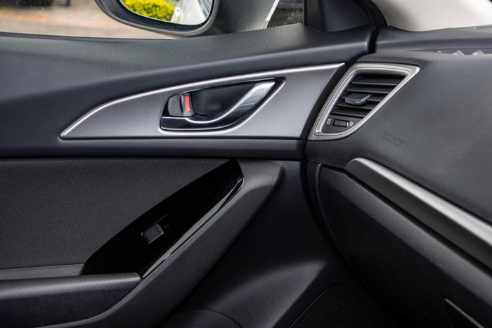 2018 Mazda 3 SP25