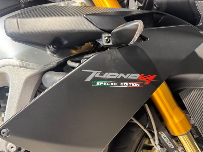 2014 APRILIA TUONO V4 R BLACK