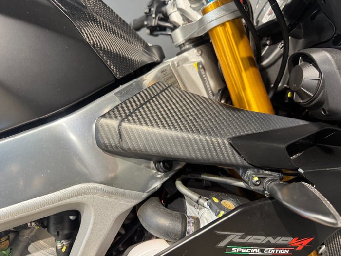 2014 APRILIA TUONO V4 R BLACK