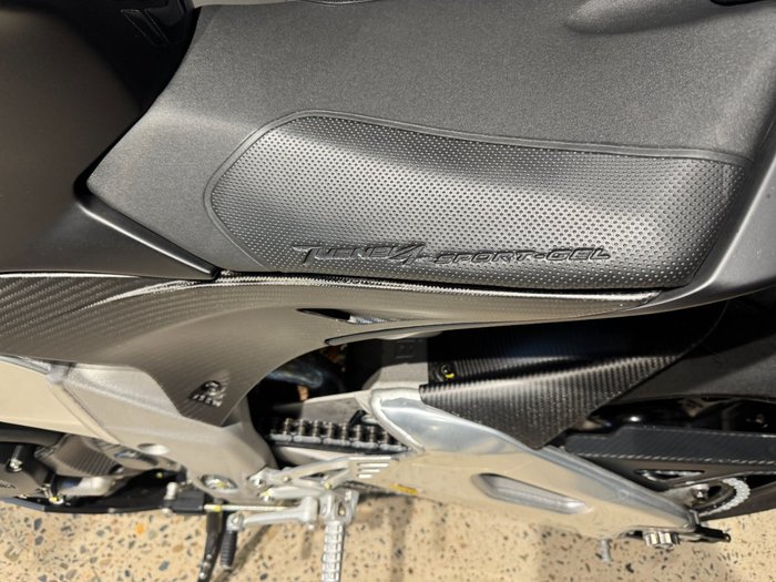 2014 APRILIA TUONO V4 R BLACK