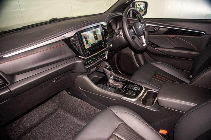 2026 Isuzu MU-X X-TERRAIN