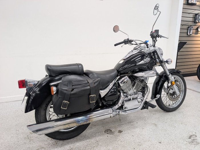 2013 Suzuki VL250 (LC250 INTRUDER) Black