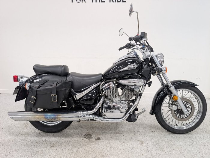 2013 Suzuki VL250 (LC250 INTRUDER) Black