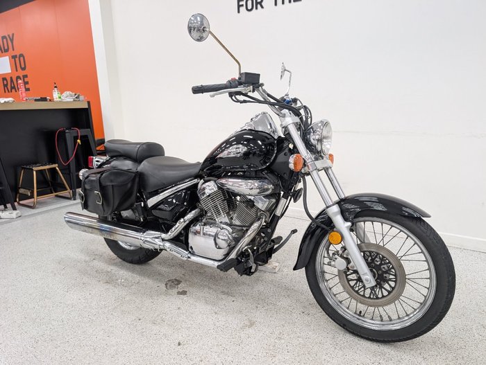 2013 Suzuki VL250 (LC250 INTRUDER) Black