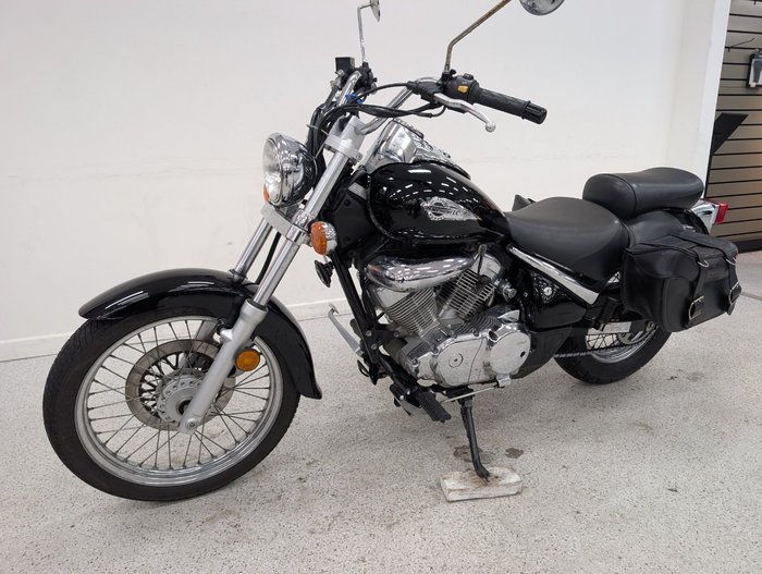 2013 Suzuki VL250 (LC250 INTRUDER) Black