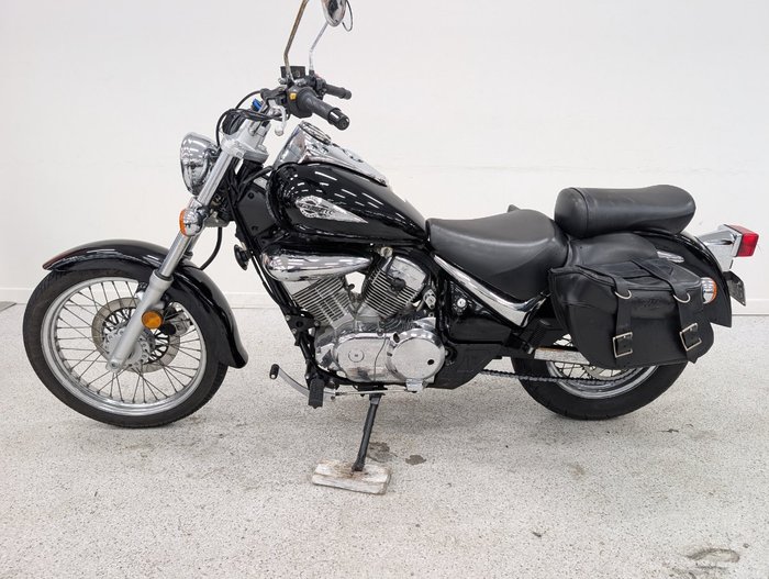 2013 Suzuki VL250 (LC250 INTRUDER) Black