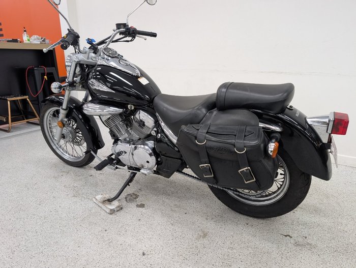 2013 Suzuki VL250 (LC250 INTRUDER) Black