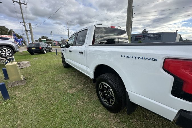 2024 FORD F150 LIGHTNING PRO STD