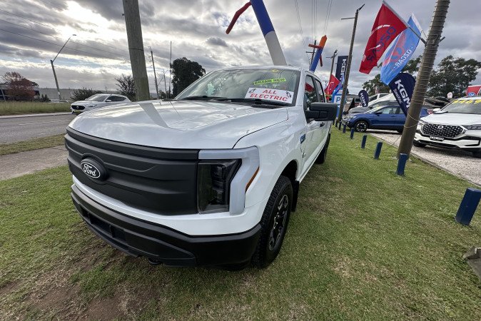 2024 FORD F150 LIGHTNING PRO STD
