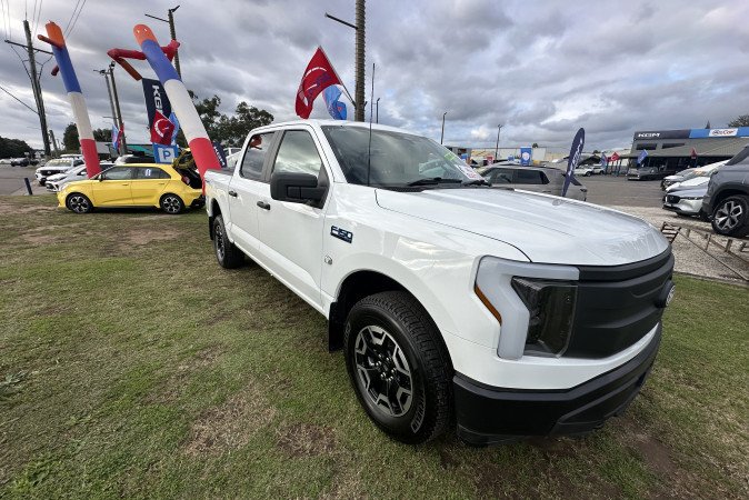 2024 FORD F150 LIGHTNING PRO STD