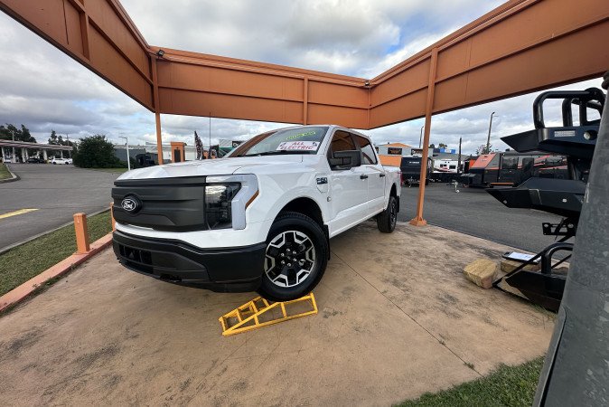 2024 FORD F150 LIGHTNING PRO STD