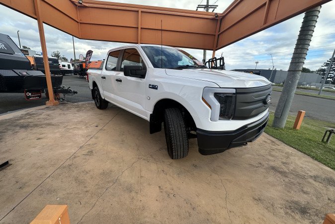 2024 FORD F150 LIGHTNING PRO STD