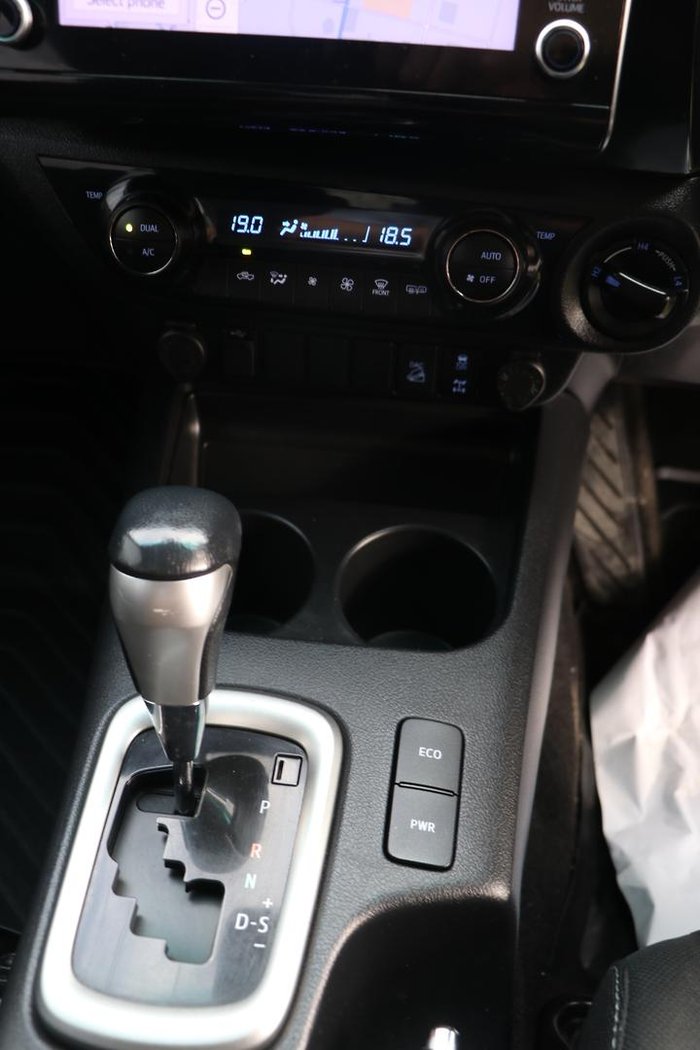 2022 Toyota Hilux SR5