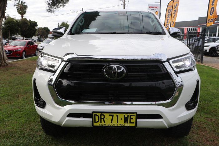 2022 Toyota Hilux SR5