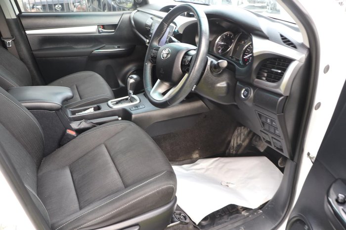 2022 Toyota Hilux SR5