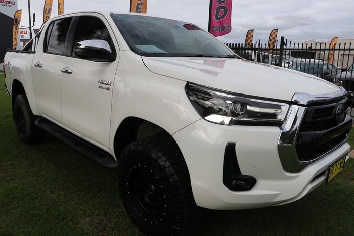 2022 Toyota Hilux SR5