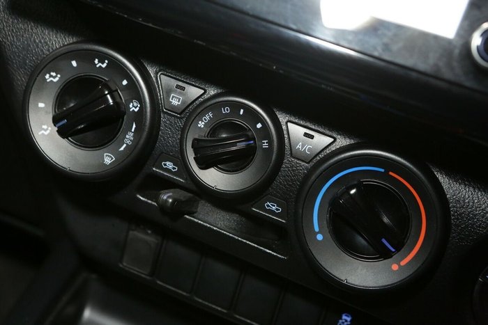 2022 Toyota Hilux SR