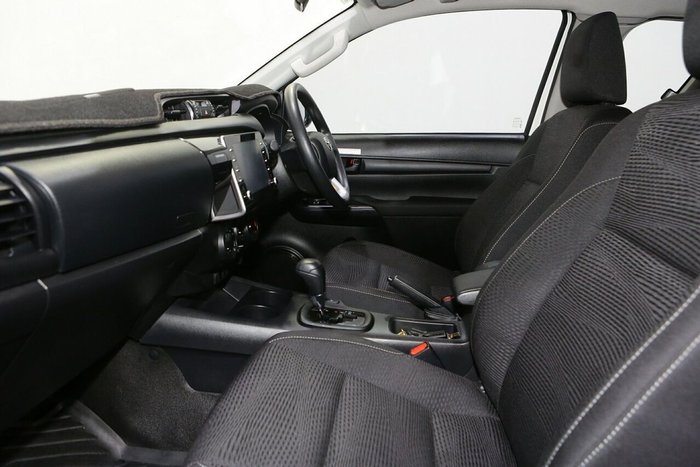 2022 Toyota Hilux SR