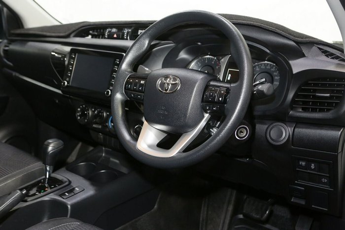 2022 Toyota Hilux SR