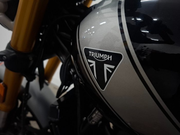2024 Triumph SCRAMBLER 400 X BLACK META