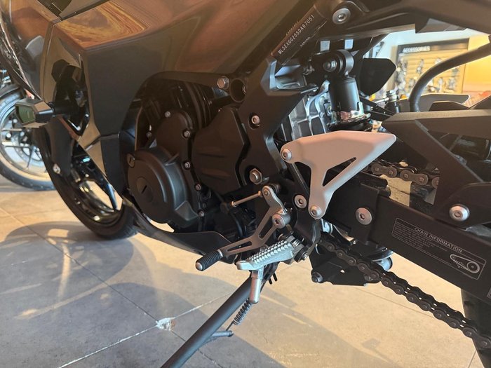 2025 Kawasaki Ninja 500 (EX500G) Ninja Black
