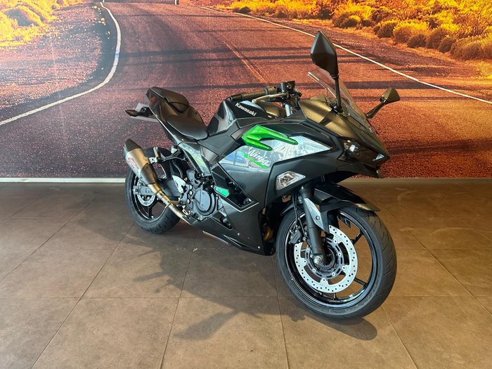 2025 Kawasaki Ninja 500 (EX500G) Ninja Black