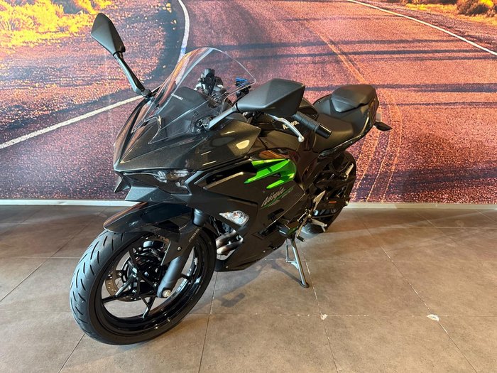 2025 Kawasaki Ninja 500 (EX500G) Ninja Black