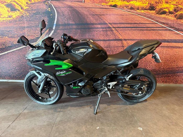 2025 Kawasaki Ninja 500 (EX500G) Ninja Black