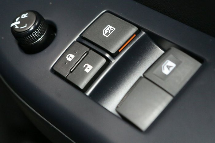 2025 Toyota Hilux SR