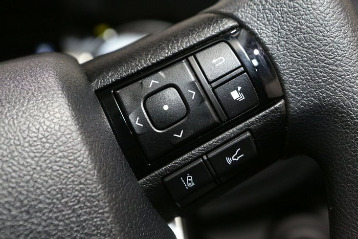 2025 Toyota Hilux SR