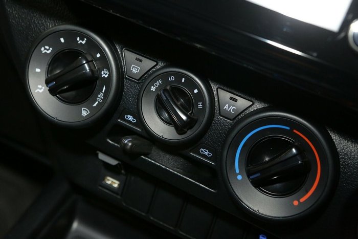 2025 Toyota Hilux SR