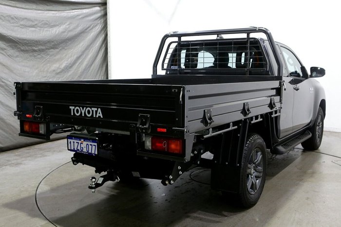 2025 Toyota Hilux SR