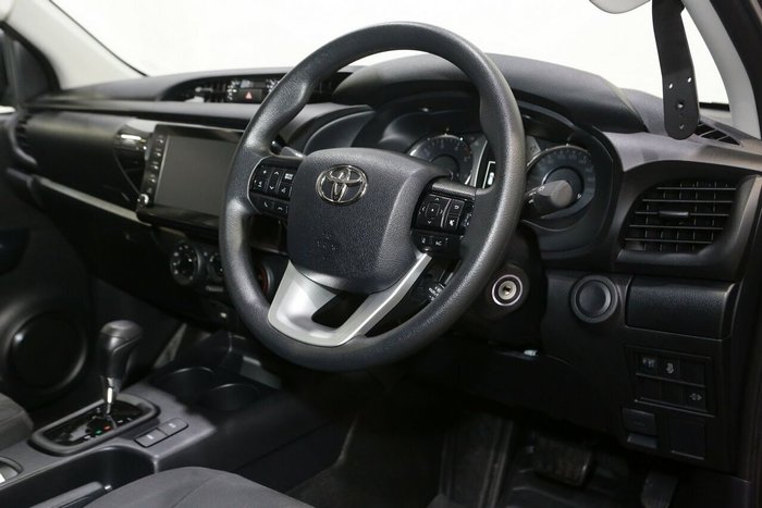 2025 Toyota Hilux SR
