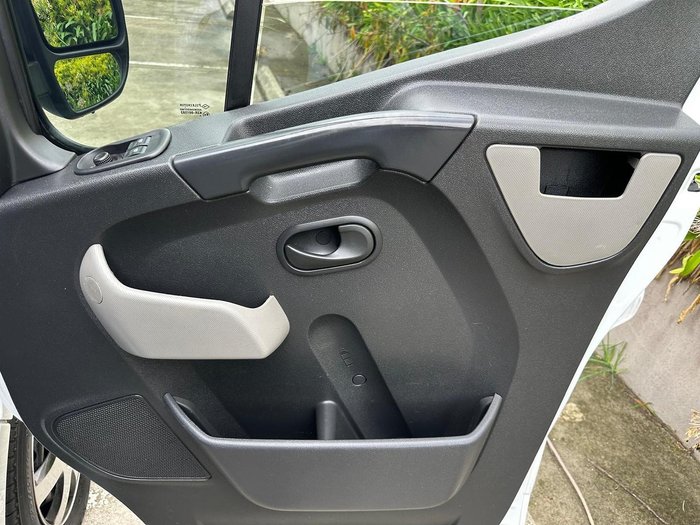 2018 Renault Master X62 Glacier White