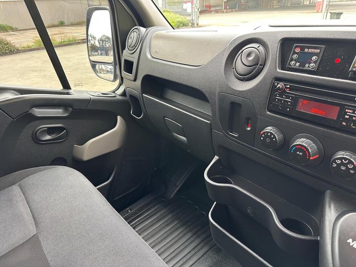 2018 Renault Master X62 Glacier White