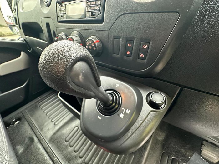 2018 Renault Master X62 Glacier White