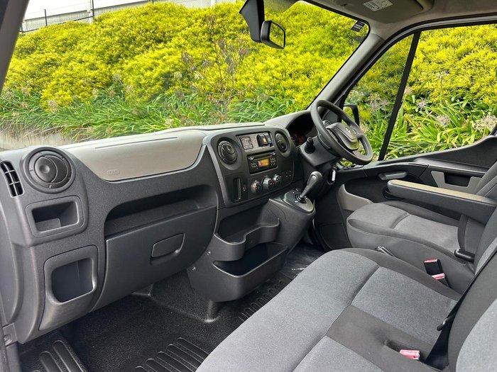 2018 Renault Master X62 Glacier White