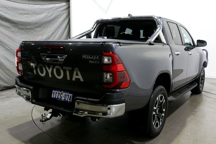 2023 Toyota Hilux SR5