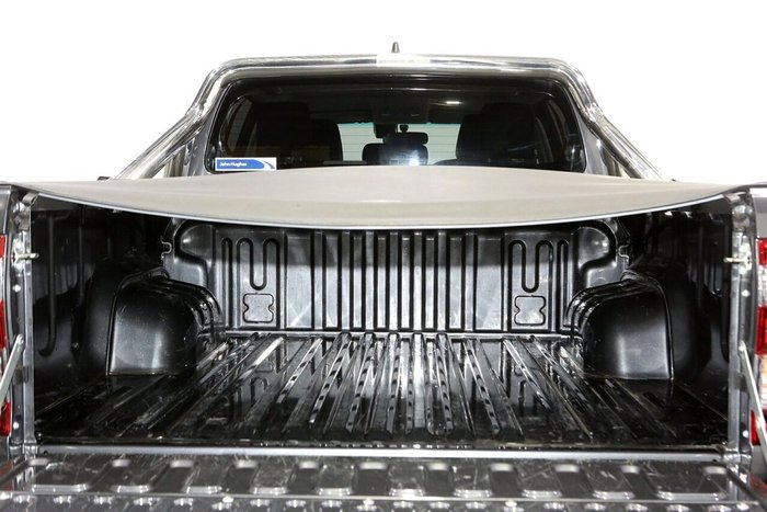 2023 Toyota Hilux SR5