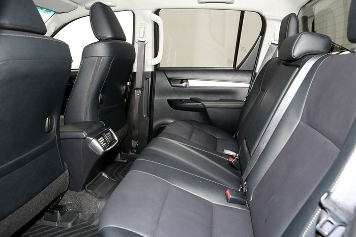 2023 Toyota Hilux SR5