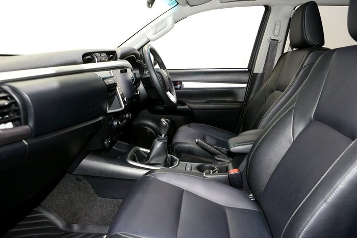 2023 Toyota Hilux SR5